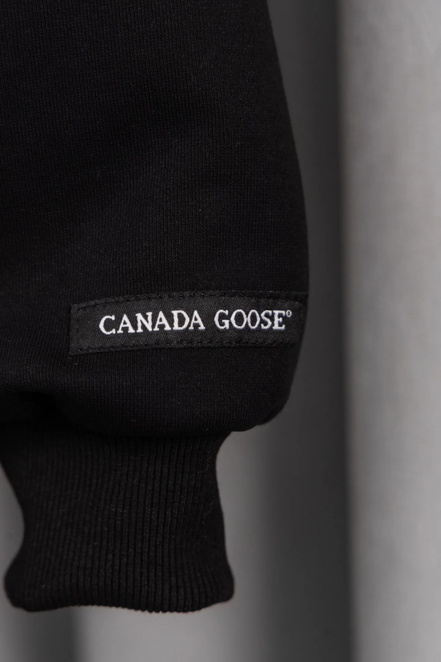 P380 Canada Goose, the new Canadian brand, has always been recognized as the warmest down jacket. It is often worn by various Instagram celebrities, Internet celebrities, and celebrities for street photos. I make Canada Goose every year, but I still can’t get rid of my love for it. No matter how cold the days are, there is no need to be afraid, because there is! It is the legendary warmest down jacket and is known as a must-have for Arctic outdoor sports! The most popular down jacket in the world, celebrities are rushing to buy it, it is a must-have! Same style for men and women Sizes: S-XL